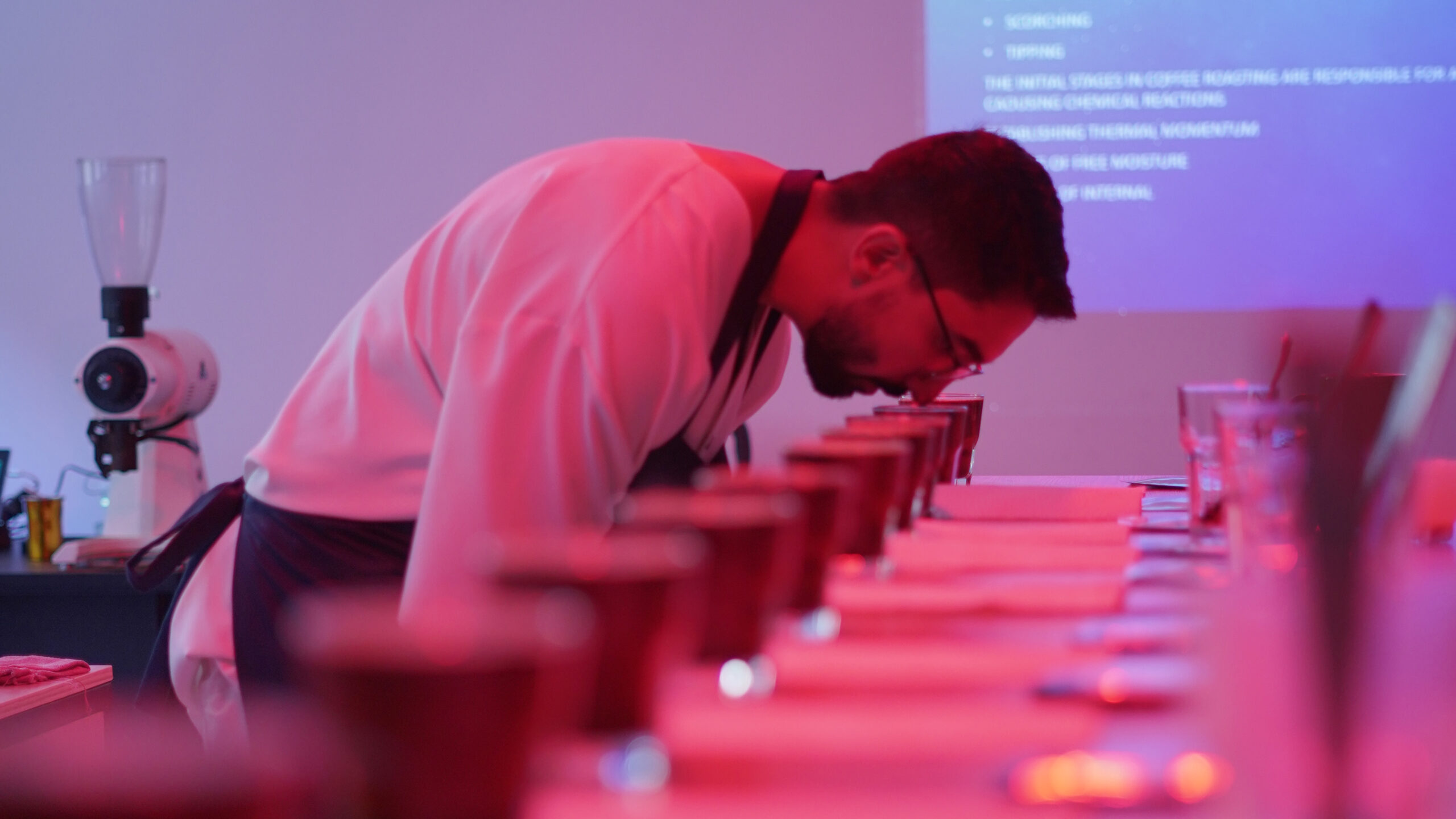 نقش ترکیبات فرّار در عطر قهوه: از آسیاب تا عصارهگیری