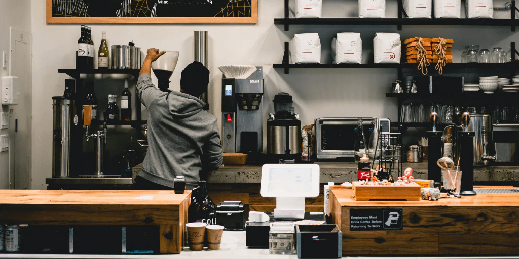 چرا چینش تجهیزات باریستا و نظم جریان کاری در پشت بار اهمیت دارد؟